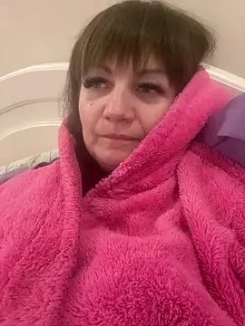 Butterfly8385 online show from April 6, 2026, 10:00 pm