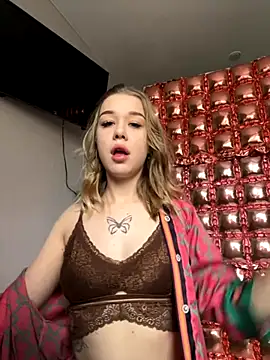 AngellnSilk online show from October 26, 2025, 6:52 am