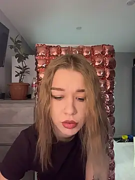 AngellnSilk online show from November 26, 2025, 9:21 am