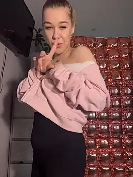 AngellnSilk online show from December 5, 2025, 9:29 am