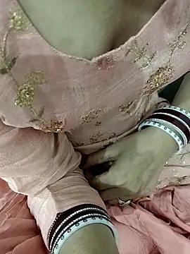 HOT-CPL-11 online show from November 14, 2025, 5:55 pm