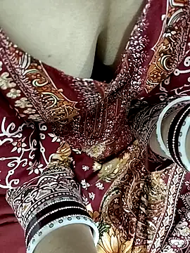 HOT-CPL-11 online show from November 24, 2025, 5:56 pm