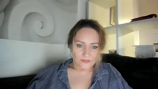 88  callmemadam  88 online show from January 19, 2026, 2:21 pm