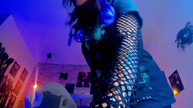 Evangelinejoness  online show from April 17, 2026, 12:30 pm