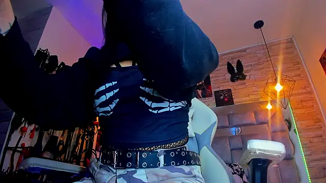 Evangelinejoness  online show from April 21, 2026, 11:49 am