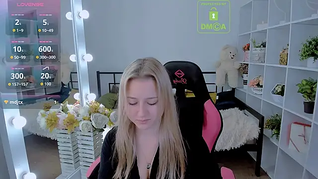 Lulu   Moon online show from October 29, 2025, 6:59 am