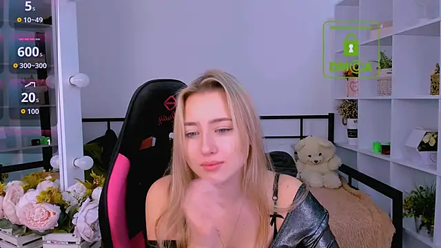 Lulu   Moon online show from November 16, 2025, 6:41 am