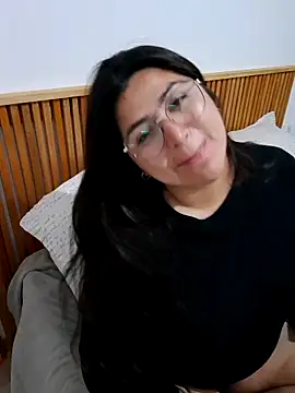 morenalatinaa online show from May 4, 2026, 1:29 pm