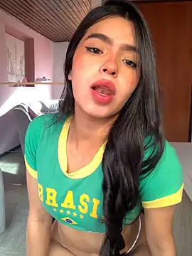 LunaMoore Pink online show from December 4, 2025, 12:36 pm