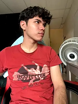 Snapshot of Im_Camii chatting on November 23, 2025, 5:24 pm Im Camii online show from November 23, 2025, 5:24 pm