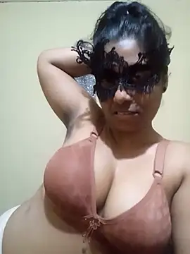 Expose Queen online show from January 8, 2026, 5:04 pm