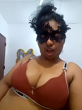 Expose Queen online show from April 19, 2026, 6:32 pm