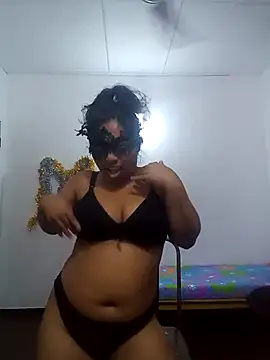 Expose Queen online show from April 27, 2026, 6:06 pm