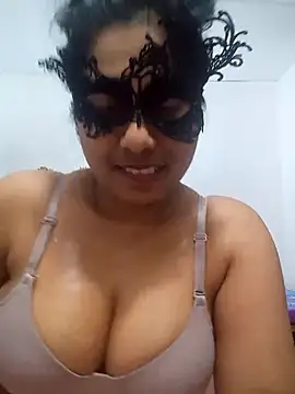 Expose Queen online show from July 7, 2026, 6:23 pm