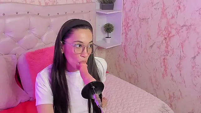 GabbiePrice online show from November 18, 2025, 3:38 pm