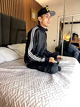 DerryAndIzzy online show from January 10, 2026, 5:42 am