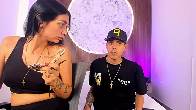 DerryAndIzzy online show from March 30, 2026, 10:44 pm