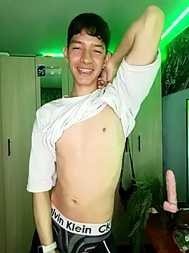 heyy noah11 online show from November 4, 2025, 2:21 am