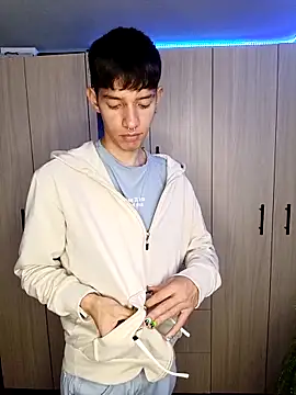 heyy noah11 online show from November 9, 2025, 12:42 am