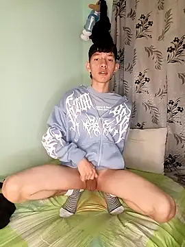 heyy noah11 online show from December 15, 2025, 4:50 am