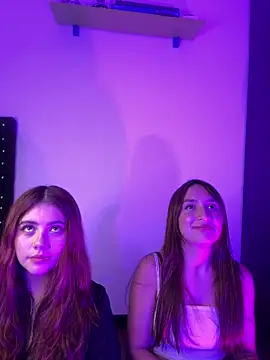 Leah moon1 online show from December 18, 2025, 4:18 am