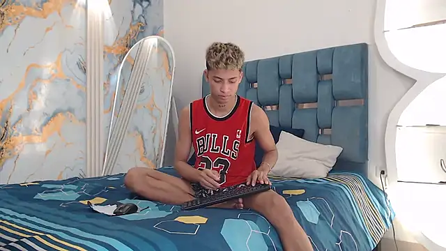 EMPIRE BOYS1 online show from June 5, 2026, 7:19 pm