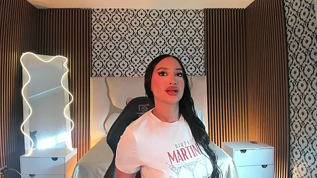 BEELLA TAY1 online show from April 21, 2026, 12:11 pm