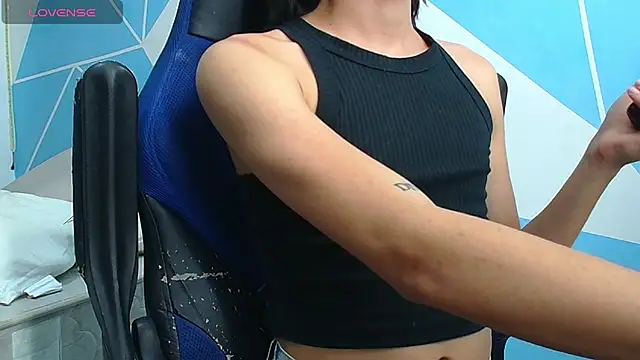 isabellaqueens online show from April 15, 2026, 11:27 pm