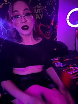 MiniMonroe online show from November 9, 2025, 9:18 am