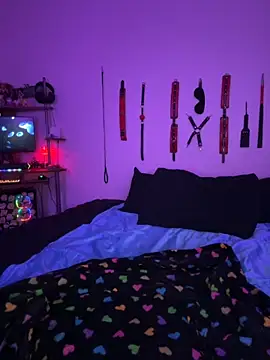 MiniMonroe online show from November 27, 2025, 9:44 am