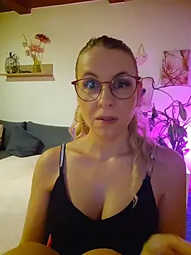 VanessaVoxx online show from September 19, 2025, 5:24 pm