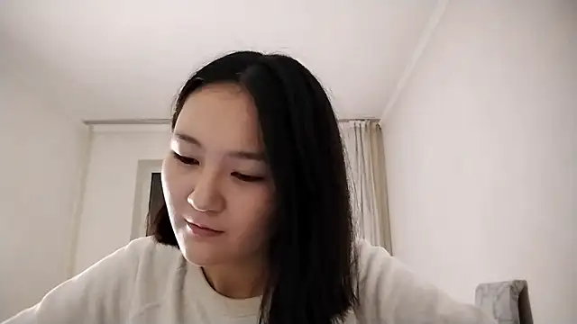 Lyndasilk online show from October 21, 2025, 2:40 pm