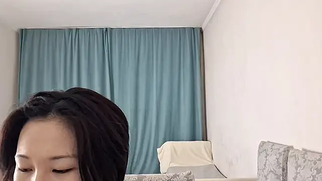 Lyndasilk online show from April 8, 2026, 3:12 pm