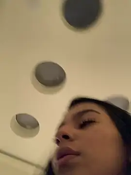 AlyssaRay online show from February 1, 2026, 3:21 pm