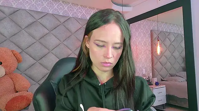 CARO ADAMS1 online show from November 17, 2025, 12:44 pm