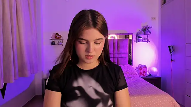 MIACUTEE  online show from January 5, 2026, 9:07 pm