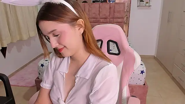 MIACUTEE  online show from June 28, 2026, 11:33 pm