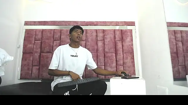 Mick storm online show from April 8, 2026, 6:52 pm