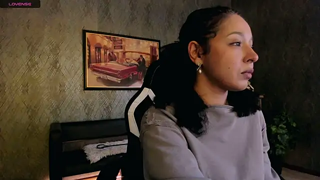 Aisha Goldstein online show from November 29, 2025, 12:08 pm