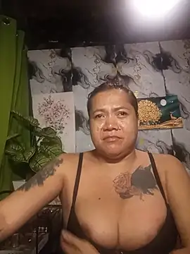 Snapshot of trishacummerts chatting on July 7, 2026, 8:35 pm trishacummerts online show from July 7, 2026, 8:35 pm