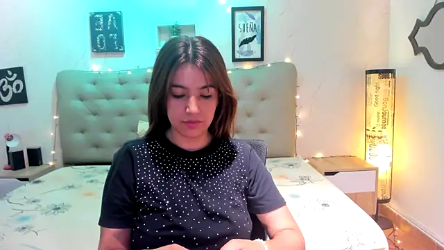 1evelinewood online show from April 15, 2026, 2:02 pm