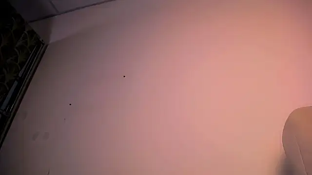 EllyColins online show from April 19, 2026, 3:06 am