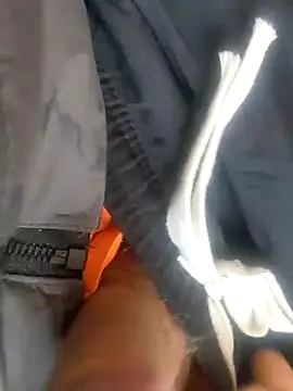 szabi1995 online show from November 3, 2025, 7:42 am