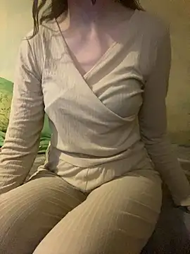 KittieCreme online show from January 7, 2026, 1:02 pm