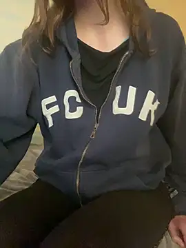 KittieCreme online show from June 8, 2026, 11:43 am