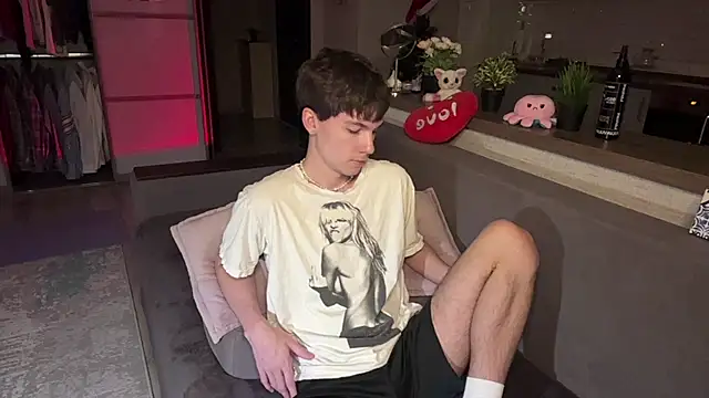 Snapshot of Jeremy1Scott chatting on December 3, 2025, 9:35 pm Jeremy1Scott online show from December 3, 2025, 9:35 pm