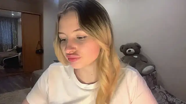 VictoriaMystery online show from October 15, 2025, 2:28 pm