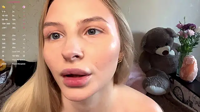 VictoriaMystery online show from November 1, 2025, 1:02 pm