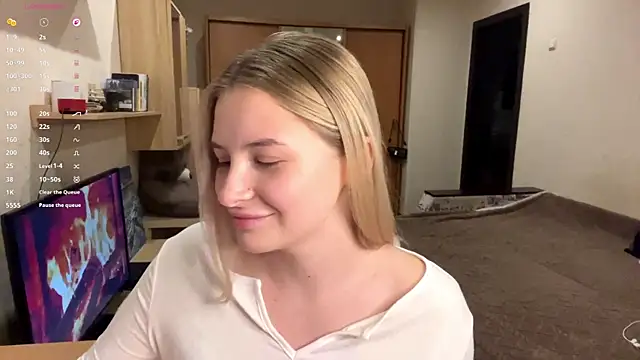 VictoriaMystery online show from November 3, 2025, 4:52 pm