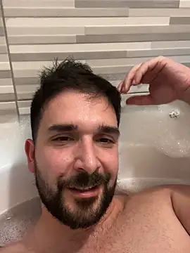 ReDiBastoni90 online show from November 10, 2025, 9:25 pm